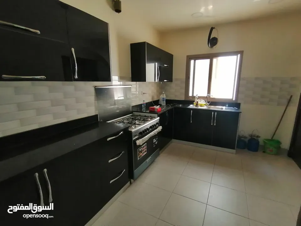 للايجار في الحد فيلا كبيره مع مصعد ومسبح For rent in hidd huge villa with lift and pool