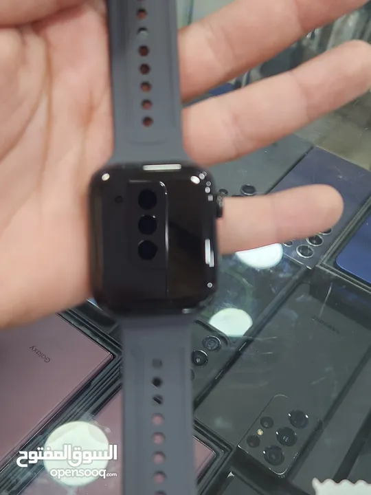 Apple watch 4 44mm بحالة ممتازة بسعر مميز