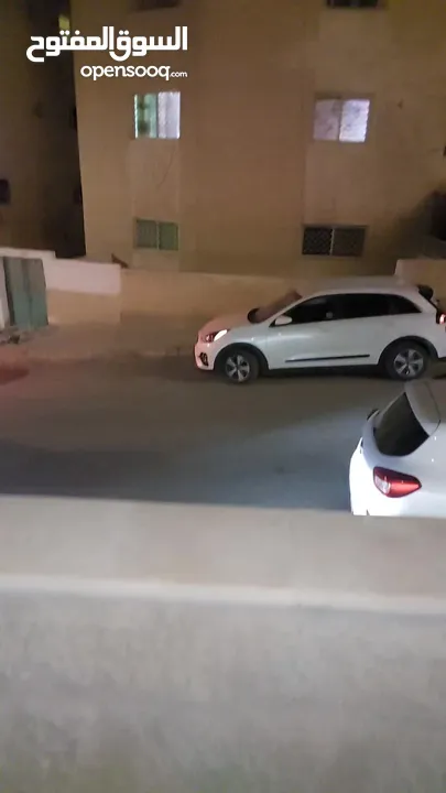 شقة سوبر ديلوكس للإيجار من المالك مباشرة بالزرقاء البتراوي بسعر مغري طابق اول مساحة 160 متر مربع