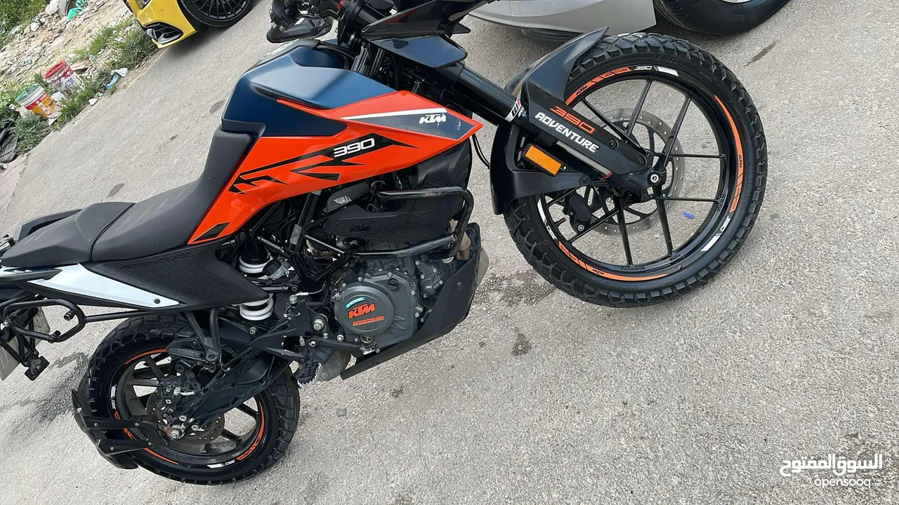 Ktm adventure 390 موديل 2022 ماشية 11400 km اضافات: صناديق جانبية شركة ktm صندوق خلف