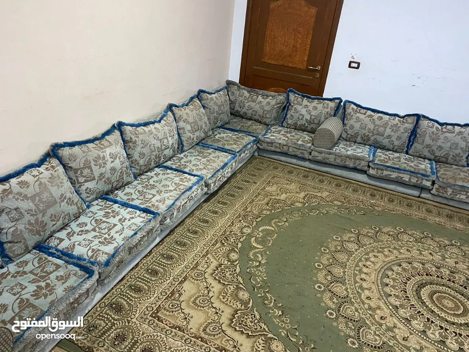 اثاث فخم للبيع اكثر من طقم موجود بل صور