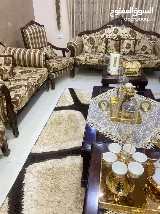 كنب ومطبخ للبيع مع برادي
