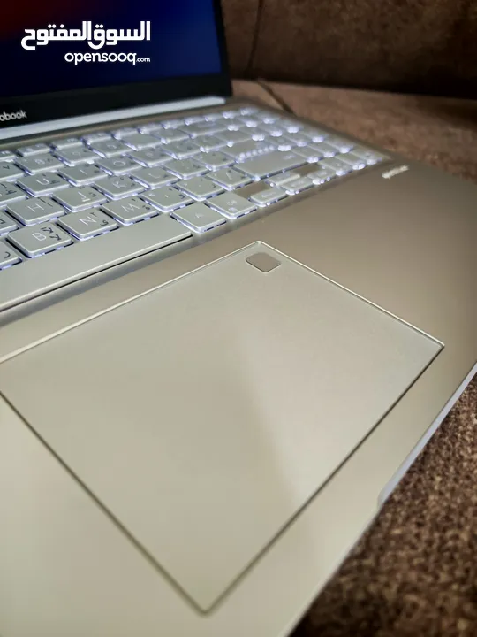 Asus Vivobook i7-13th gen بحالة الوكالة تماما