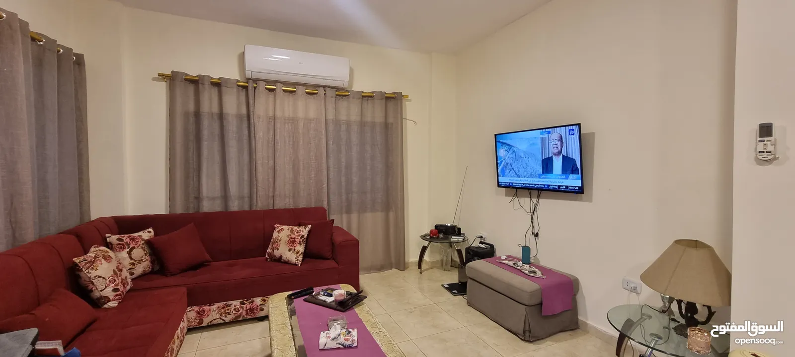 منزل مع مسبح وكراج للبيع