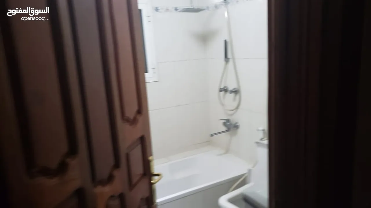 للايجار شقه غرفتين مفروشه حمام مطبخ في الخط الدائري الايجار 100 الف ريال