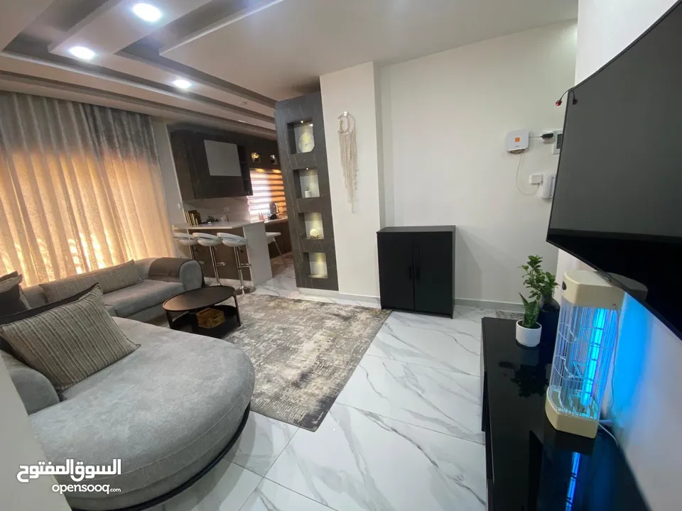 شقة مميزة ارضية تشطيب سوبر ديلوكس في أجمل احياء الياسمين خلف مستشفى الحياة