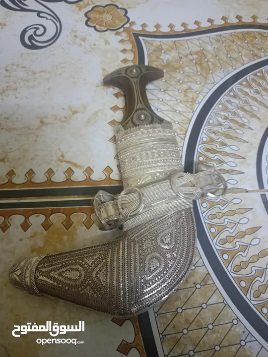 للبيع خنجر قرن زراف هندي مع حزام زري ومعه جم