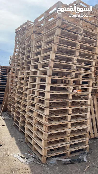 Buying and selling wood and plastic pallets