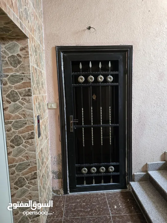 باب حديد خارجي