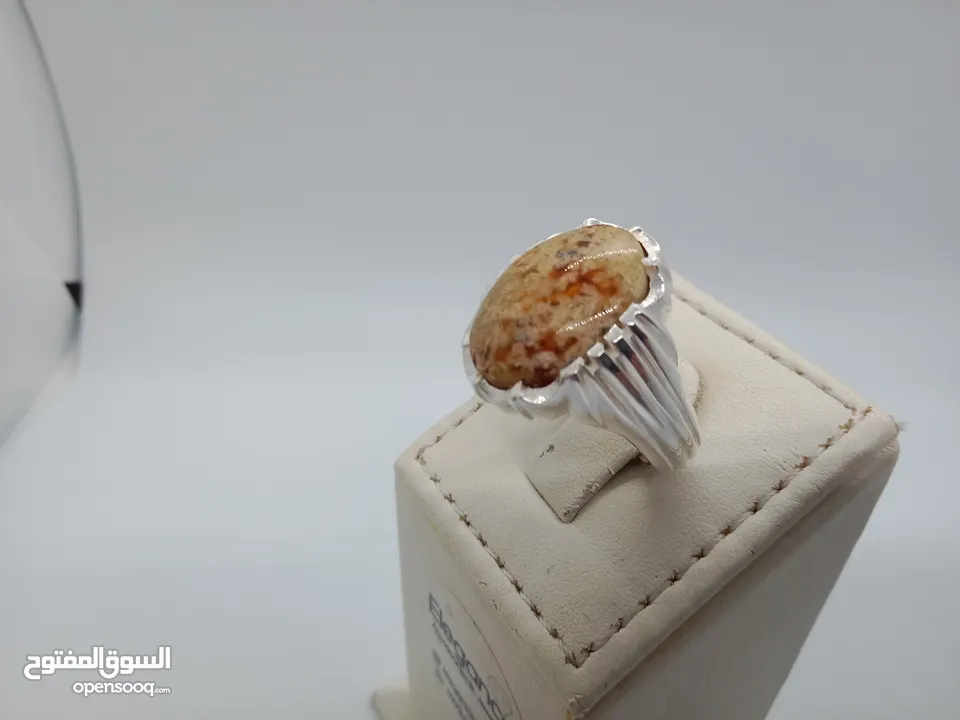 عقيق يماني طحلبي بصياغة من الفضة البحرينية