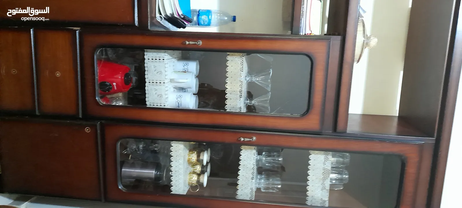 كنب+بوفيه لون بني مستعمل بحاله الجديد   للبيع بسعر 150