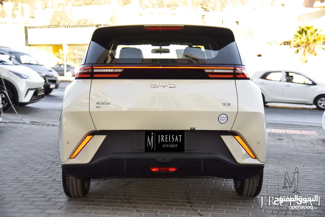 بي واي دي سيغول كهربائية بالكامل متوفر باللونين الاسود والبيج 2024 BYD Seagull EV