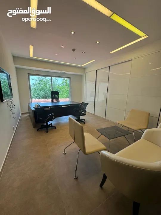 Furnished Office for Rent in 7th Circle - Al Hussaini Complex مكتب مفروش للايجار في مجمع الحسيني