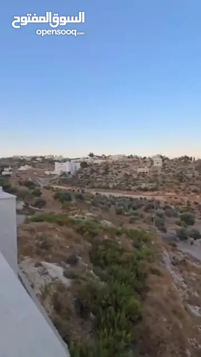 بيت سوبر ديلوكس مستقل للبيع اربع واجهات حجر عمر البناء 3 سنوات اطلاله بانوراميه جميله جدا
