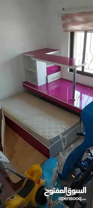 تخت مع مكتب عدد 2 مع فرشات