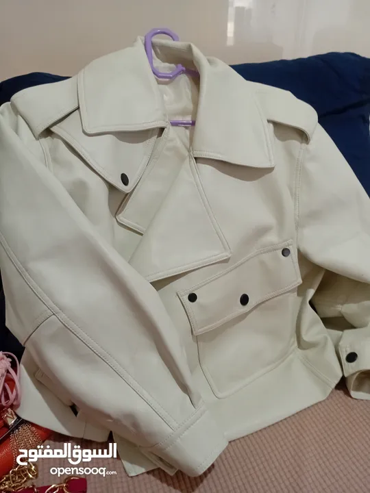 جاكيت جلد ابيض من Zara
