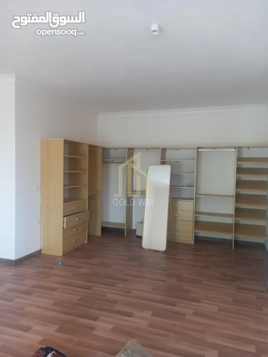 في أرقى مناطق خلدا شقة طابق ثاني 213م بتشطيبات راقية مسعر مميز / ref 9379