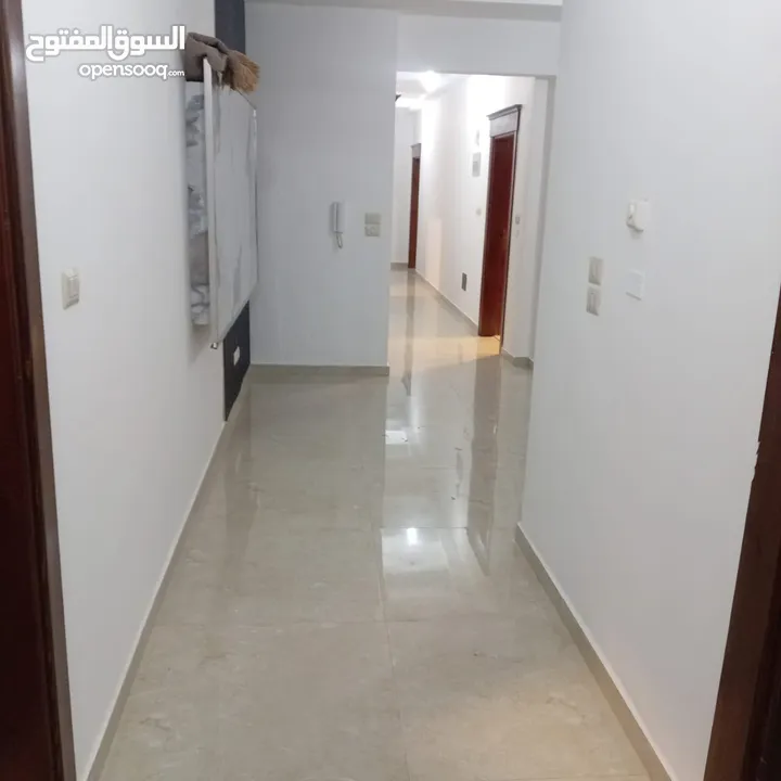 دابوق ـ شقه فارغه فاخره وحصريه ـ  للايجار لم تسكن ـ  سوبر ديلوكس ـ 200 متر ـ 9500 دينار