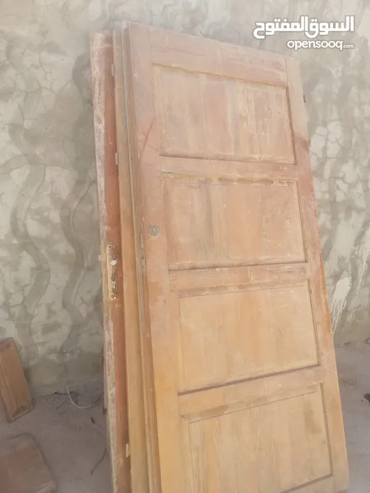 أبواب خشبية مستعملة للبيع
