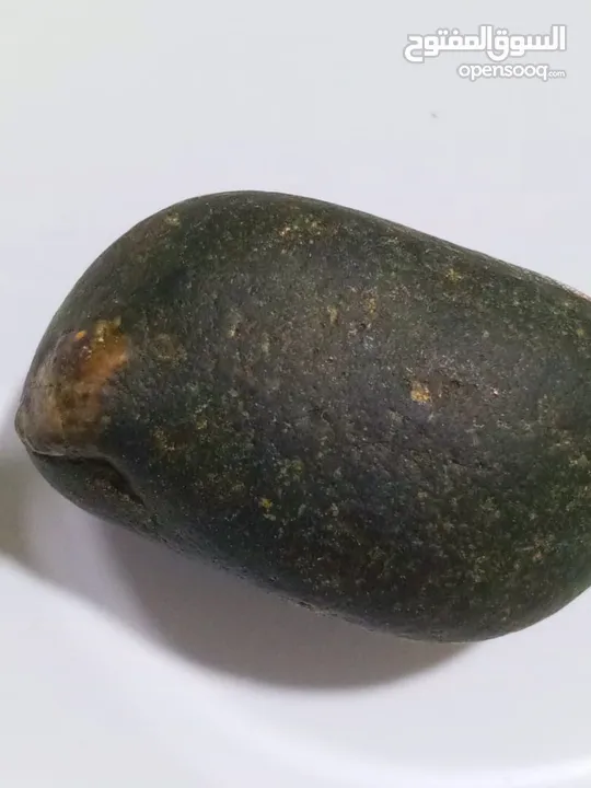 حجر نادر للبيع.