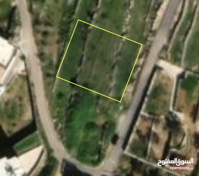 911 meter land for sale in المزرعة القبلية. Five minutes from Beir Zeit University and Lacasa Mall