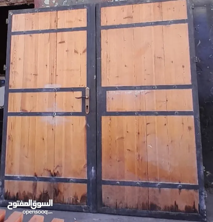 باب خشب حديد مدخل قاعة  فيلا سرعتين مترين في مترين