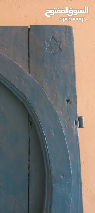 باب قديم لوح