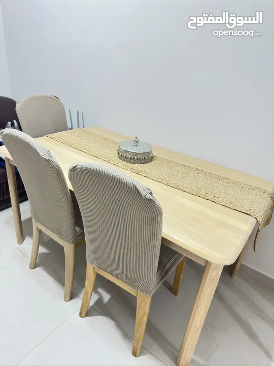 Dining Table طاولة طعام