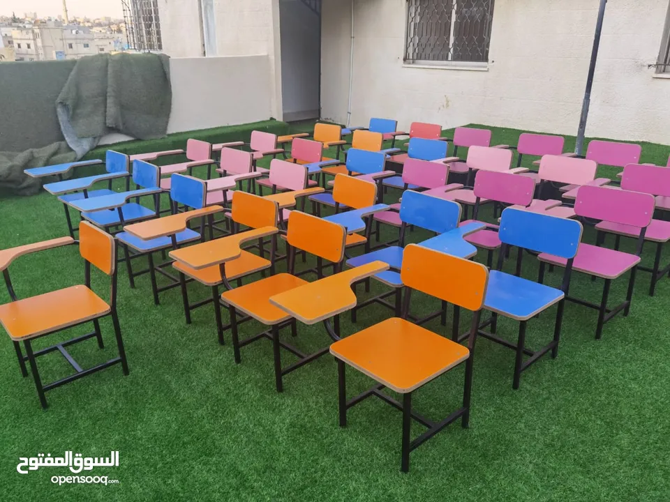 كراسي محاضرات خشب ومنجد و دروج مدرسية واثاث مدرسي. ماركا الجنوبية طريق الحزام قرب مطار ماركا