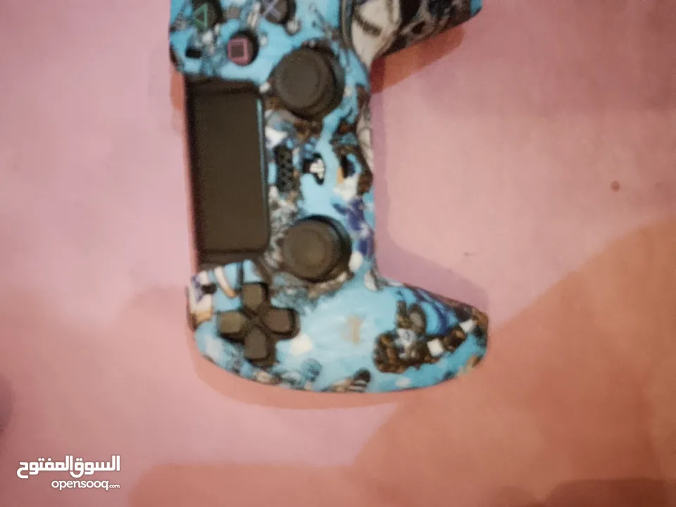 بلاستيشن فور سليم مع 5 اقراص مستعمل 6 اشهر فقط قابل للتفاوض بسي