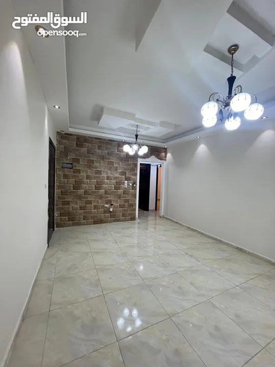 عماره تتكون من 8 شقق فاخره للبيع
