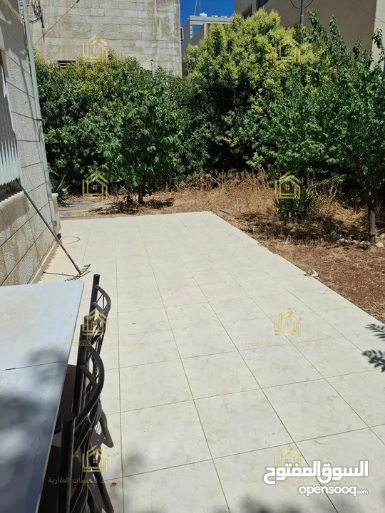 شقة مميزة أرقى واجمل مناطق عبدون مع حديقة بمساحة 300م