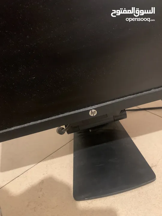 شاشة HP للبيع بسعر مغري و لابتوب Dell عدد 2 قطع بحاله جيده جدا