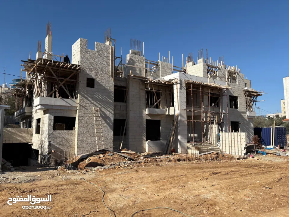 شقة تصميم فلل في حي الفلل في البالوع فوق حديقة الاستقلال