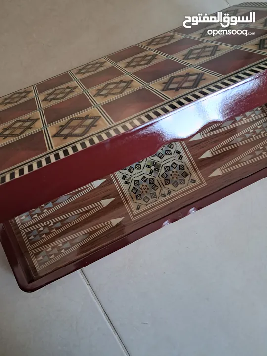 طاوله نرد برسمه جميله ومريحه بألوان زاهيه  سعر خرافي