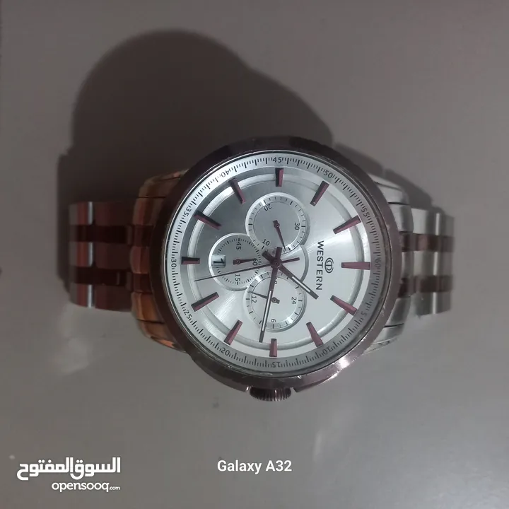 ساعه نوع وستر بحاله جيده اورجنال  لون فضي مع برونز  غامق