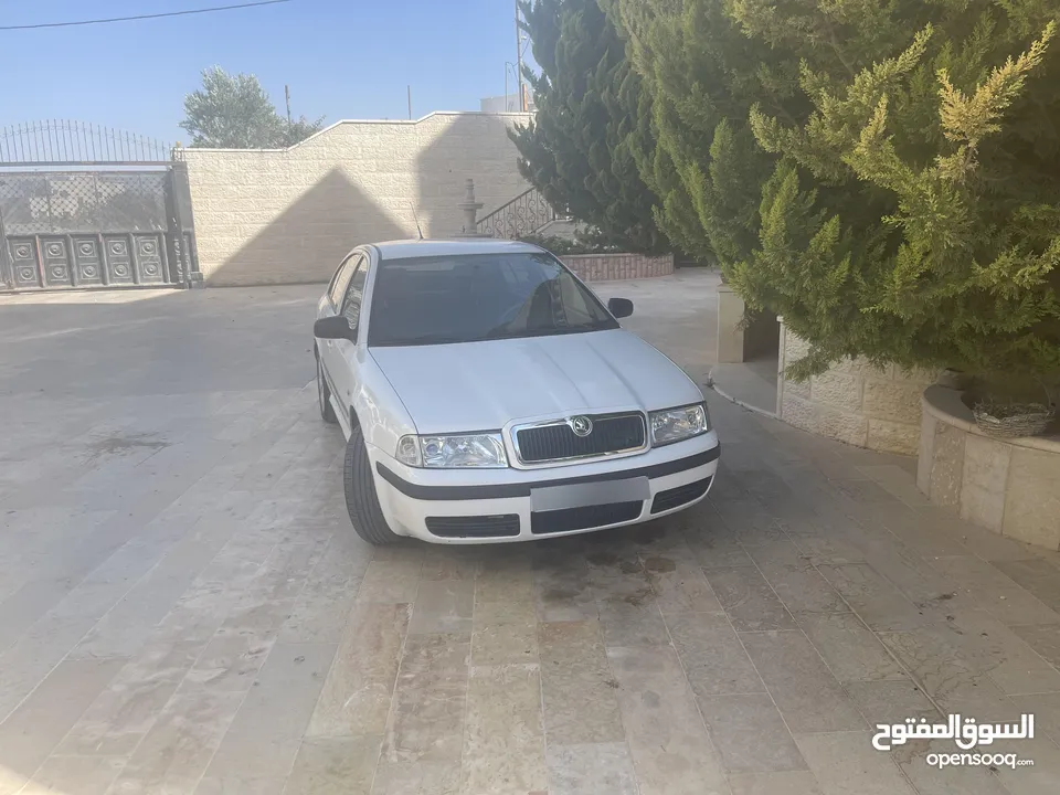 سكودا اوكتافيا توور 2008 فحص نظيف جدا ضواو جديده غمازات جديدة فرش جلد تنجيد غرفه تخلو من العيوب