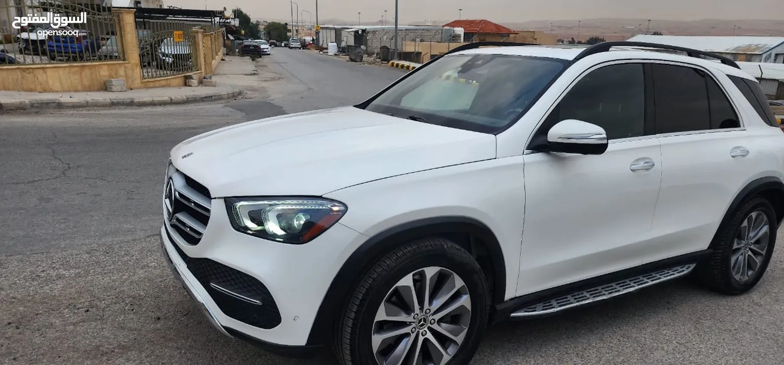 مرسيدس GLE 350- 4 MATIC موديل 2020  دفع رباعي  عاليه الإضافات  غير مجمركه لون ابيض والداخل اسود