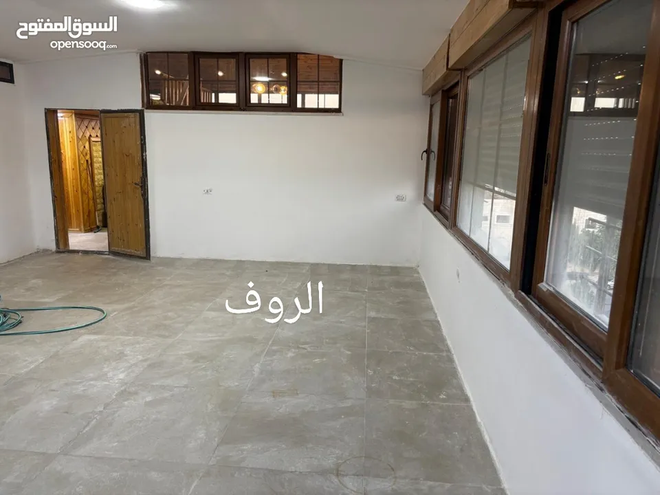لمن يرغب بالسكن أو الاستثمار شقة مع روف فاخرة تشطيب ديلوكس في اجمل مناطق الجبيهة للبيع بسعر مميز