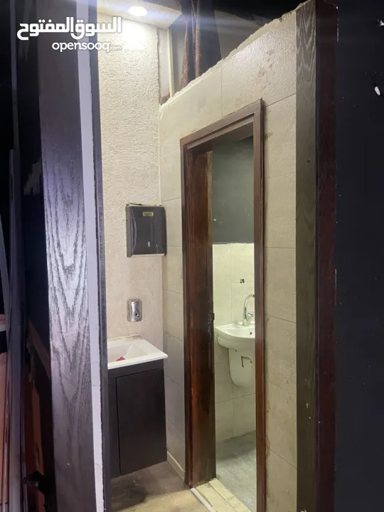 محلات للايجار مع المالك مباشرة عدد (2) في رام الله التحتا شارع الحسبة القديمة بجانب مخبز خلف، مساحة