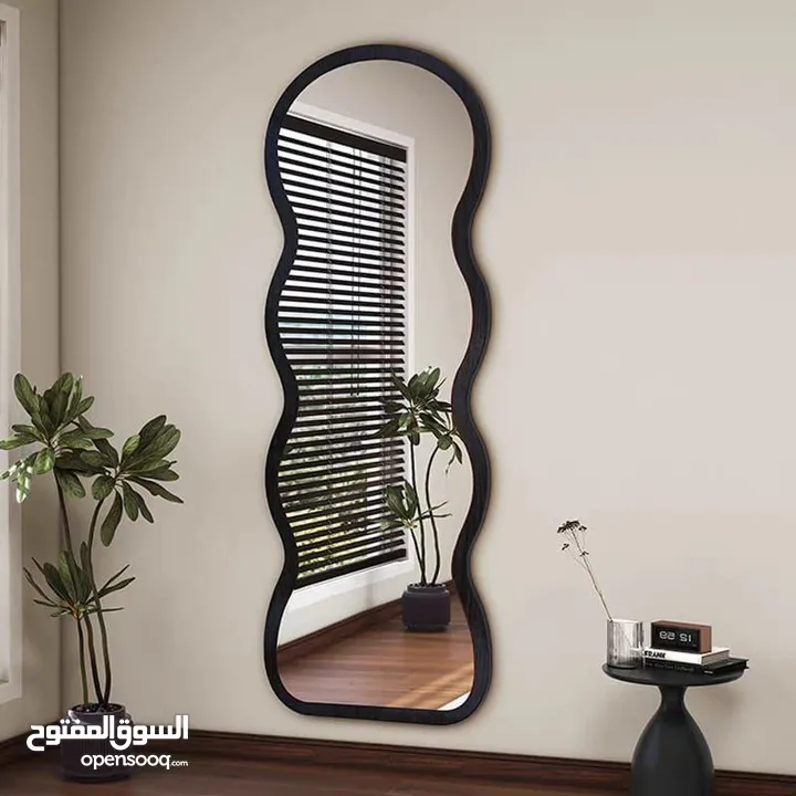 مرايا ترند عالمياً... تصميم موجي ومنحوت فخم يخلي أي زاوية تصير قطعة فن جاهزة للتصوير انعكاس نقي