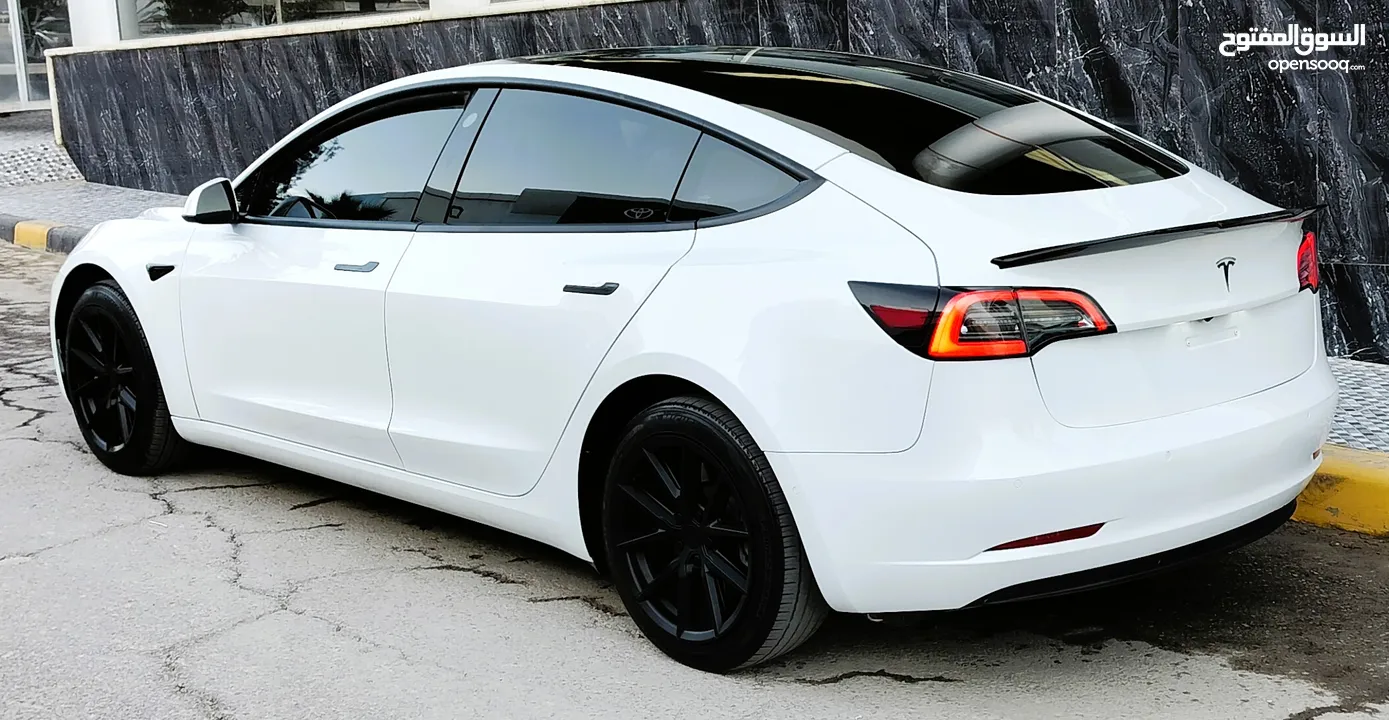 تيسلا 2022 model 3 فحص كامل اوتوسكور +B بدون ملاحظات بودي (كرت ابيض) بحالة الوكالة بسعر لقطة ومحرووق