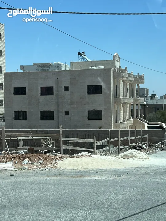 فيلا بمساحة 1000 متر مربع اربد / ايدون تم عرضها للبيع بالمزاد العلني