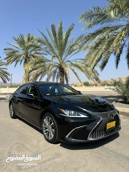 للبيع لكزس 2019 ES350 نظيف جدا