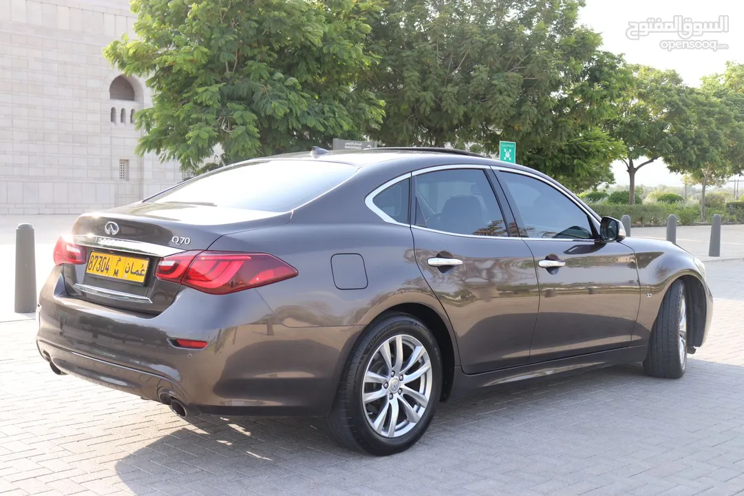 انفينتي Q70