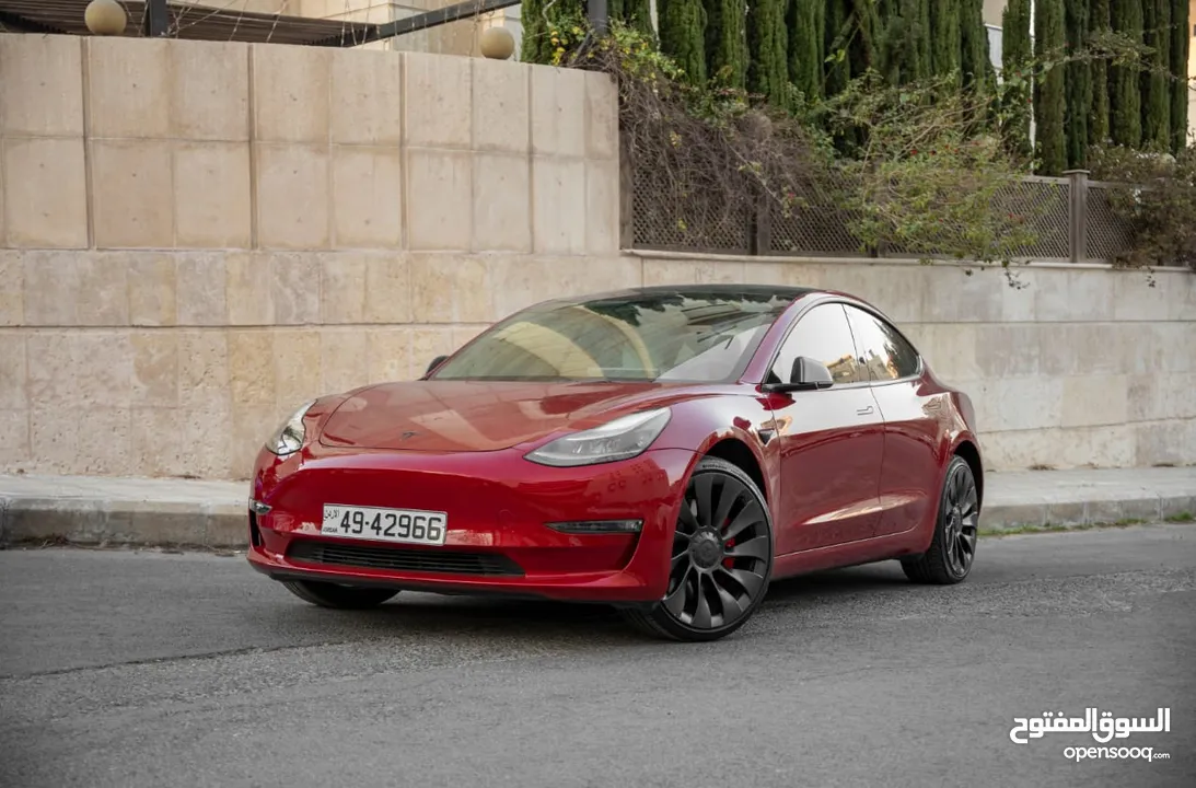 Tesla Model 3 Performance 2022 بحالة الوكالة  لون مميز جداً