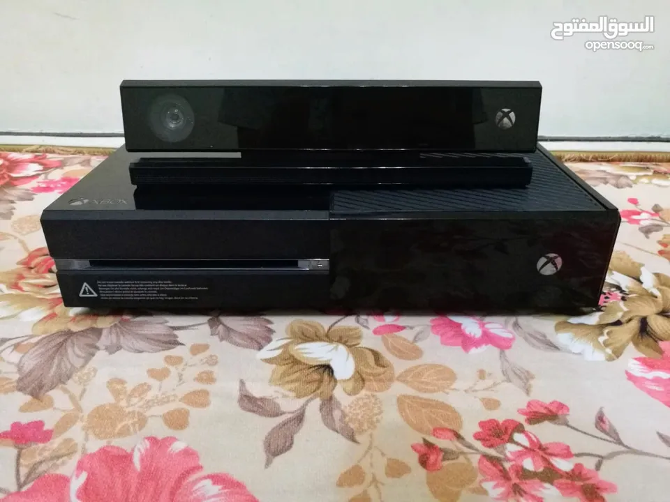 Xbox One + Kinect Camera with Games - Great Condition