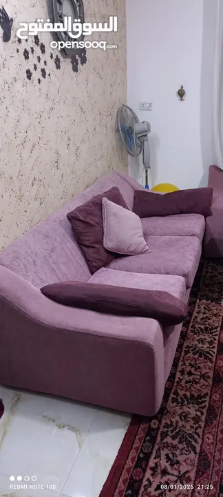 طقم كنب مستعمل بحالة جيدة جدا تسعة مقاعد