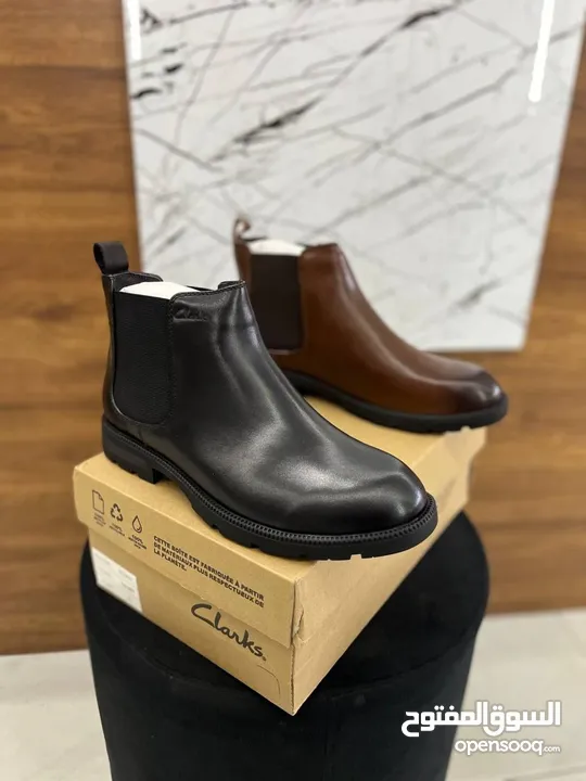 حذاء Clarks الجلد الطبيعي، هتجمع بين الشياكة وجودة التفاصيل في تصميم يليق بمكانتك.صناعه فيتنامي