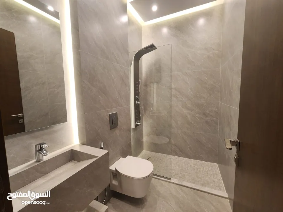 شقة فارغة للبيع بين الدوار الرابع و الخامس ( عدد 2 )- ref : 14607